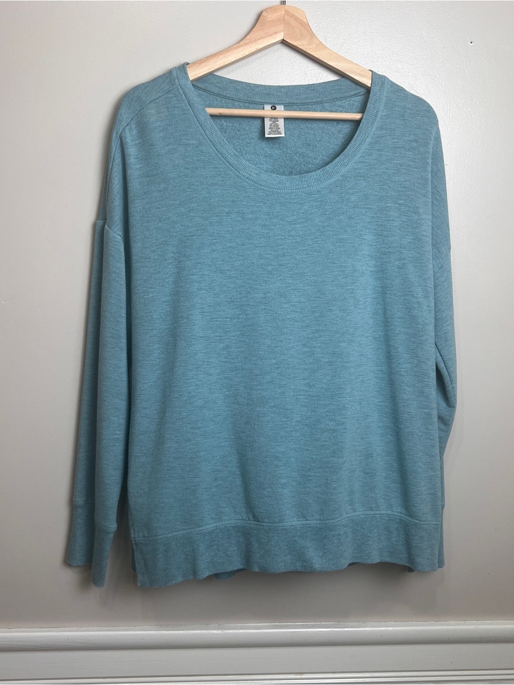 Active Life Women’s Side Split Aqua Lightweight Sweatshirt Size L, GUC